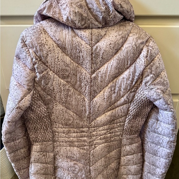 Johnston & Murphy Quilted Jacket - Taupe Lt Pink Snake Print Woman’s Sz Sm - Picture 2 of 11